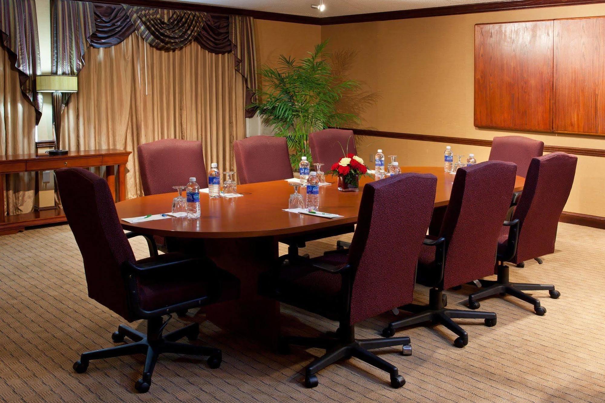 Holiday Inn Cleveland - South Independence By Ihg Zewnętrze zdjęcie